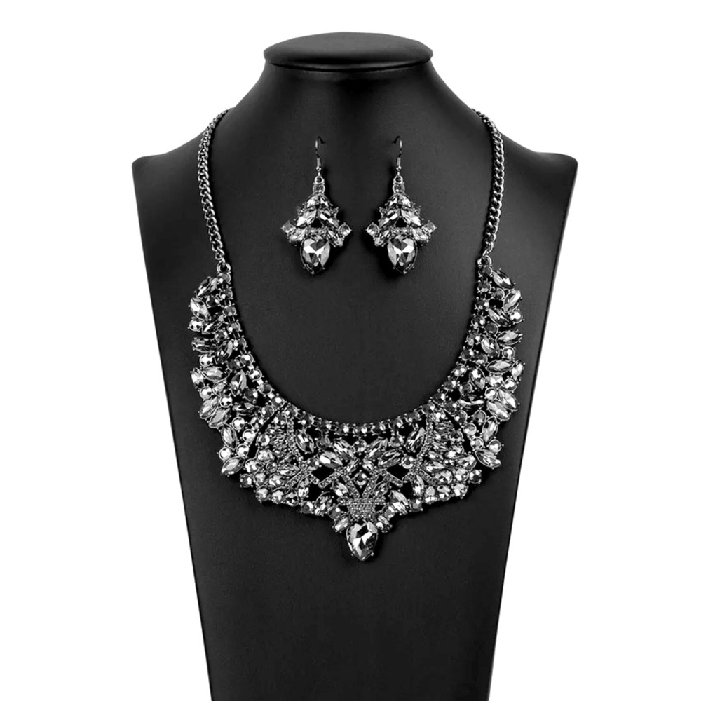 Beautiful Necklace and Earrings set!